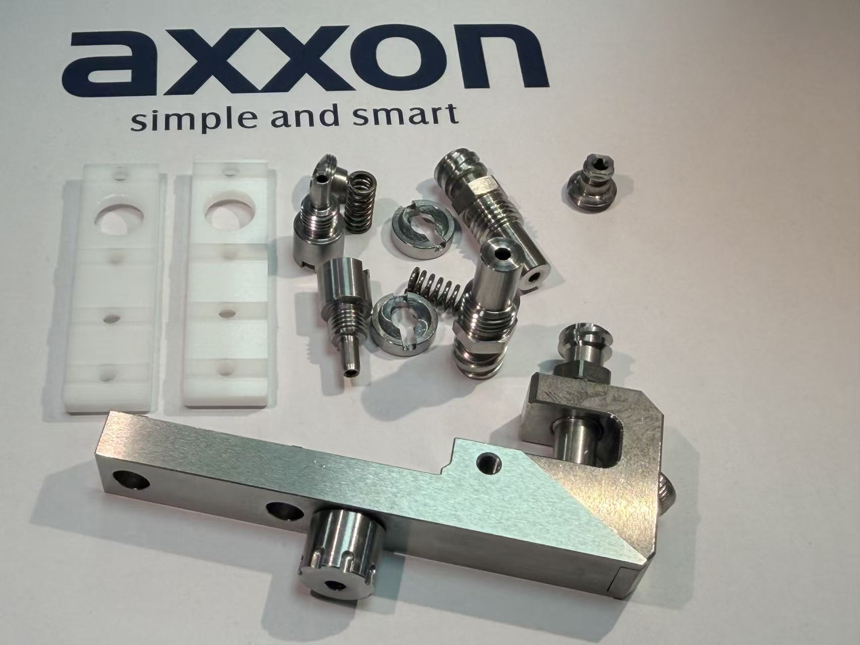 Axxon Piezo klapp